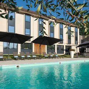 Hotel Domaine De Charmeil ***