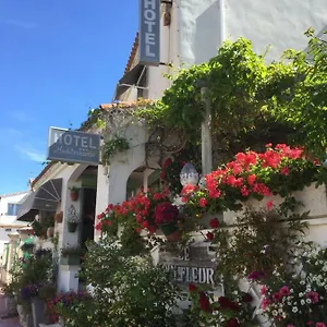 Le Méditérranée ** Les Saintes-Maries-de-la-Mer